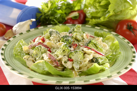 Parmezános tésztasaláta-stock-foto