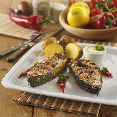 fokhagymás mustáros grillezett pontyszeletek-stock-foto