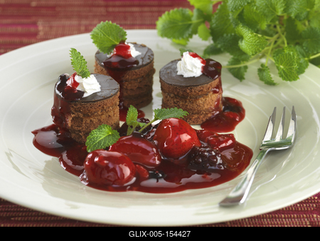 fekete erdei falatka-stock-foto