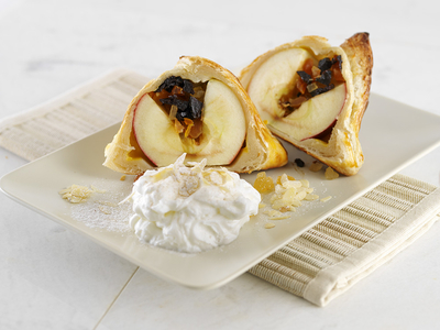 aszalt gyümölcsös alma vajas tésztában-stock-foto