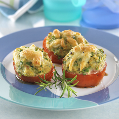 cukkinifasírttal töltött paradicsom-stock-foto