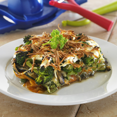 füstöltsajttal rakott zöldségek-stock-foto