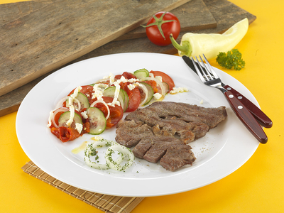 grill hús bulgár sopszkával-stock-foto