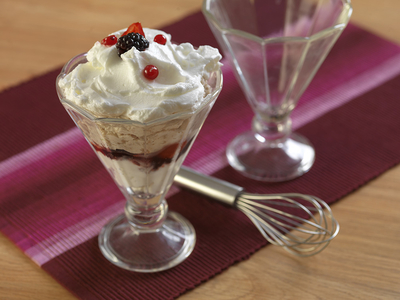 gesztenyehab erdei gyümölcsökkel-stock-foto