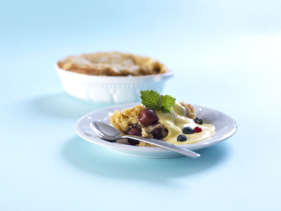 Francia cseresznyetorta vaniliasodóval-stock-foto