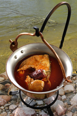 Halászlé alaplé nélkül-stock-foto