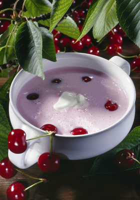 Hideg meggyleves-stock-foto