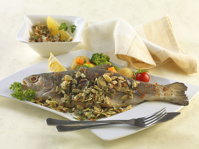 Mandulás pisztráng-stock-foto