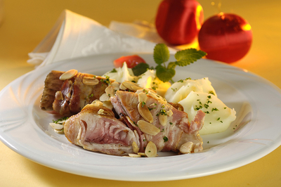 szalonnás mandulás ponty-stock-foto