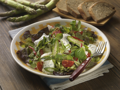 tavaszi frissítő saláta-stock-foto