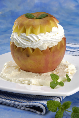 vaniliakrémmel töltött alma-stock-foto