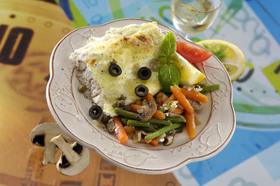 tejfölös-sajtos hal-stock-foto