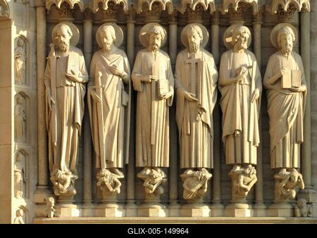 A párizsi Notre Dame apostol szobrai-stock-foto