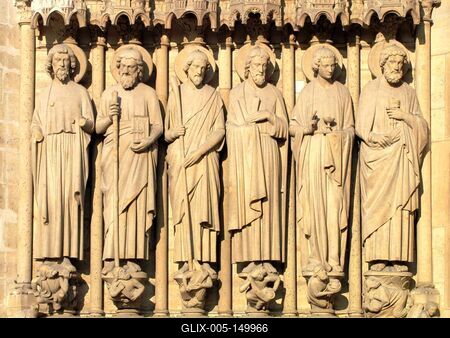 A párizsi Notre Dame apostol szobrai-stock-foto