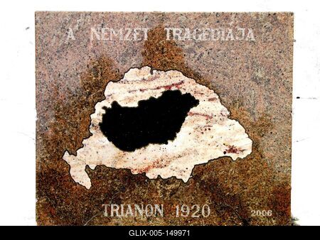 Trianon-emlékkõ Alsónémediben-stock-foto