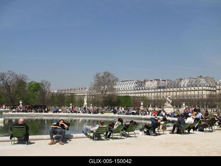Napozó emberek Párizsban-stock-foto