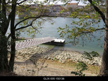 Duna - alacsony vízállás - kikötõ-stock-foto