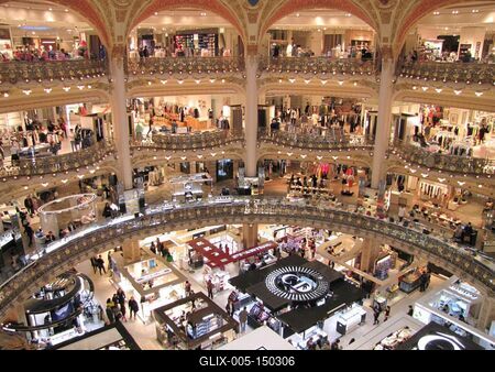 A párizsi Lafayette nagyáruház-stock-foto