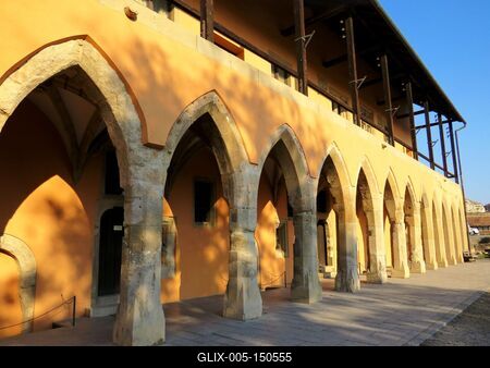 Gótikus püspöki palota az egri várban-stock-foto