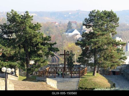 Gárdonyi Géza sírja az egri várban-stock-foto
