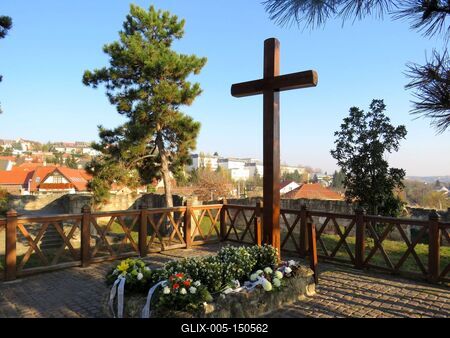 Gárdonyi Géza sírja az egri várban-stock-foto