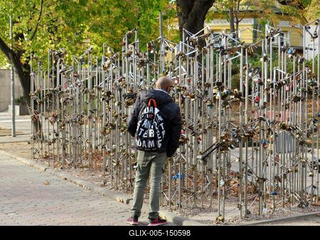 Pécsi szerelemlakatok-stock-foto
