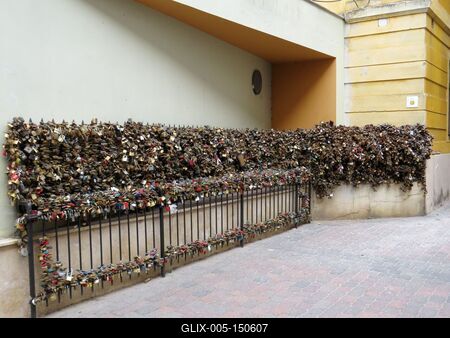 Pécsi szerelemlakatok-stock-foto