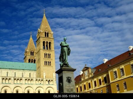Pécsi Dóm és Szepessy Ignácz szobra-stock-foto