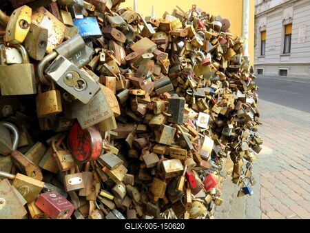 Pécsi szerelemlakatok-stock-foto