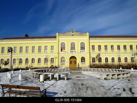 Hajdúböszörményi gimnázium-stock-foto