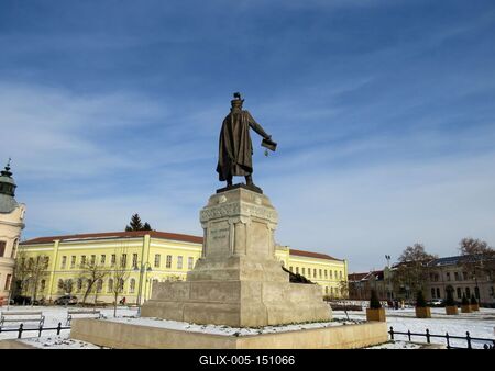 Hajdúböszörmény - Bocskai tér és szobor-stock-foto