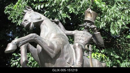 Szekszárd, 2010. szeptember 7.Háry János szobra a Liszt Ferenc téren. Farkas Pál 19992-ben készült kedves alkotása.-stock-foto