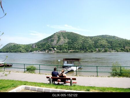 A visegrádi vár Nagymaros felõl-stock-foto