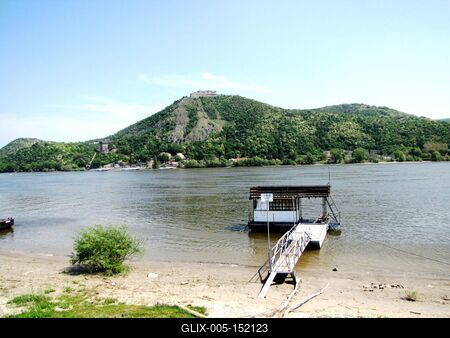 A visegrádi vár Nagymaros felõl-stock-foto