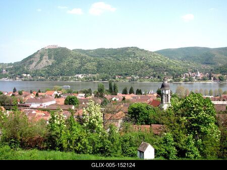 A visegrádi vár és Nagymaros-stock-foto