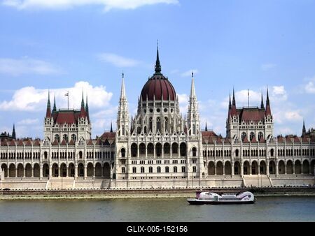Parlament - Sétahajó a Dunán-stock-foto