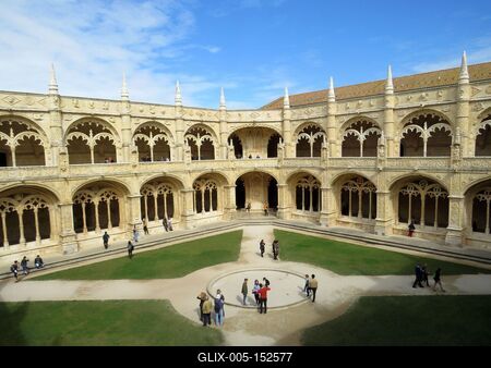 A lisszaboni Jeromos kolostor udvara-stock-foto