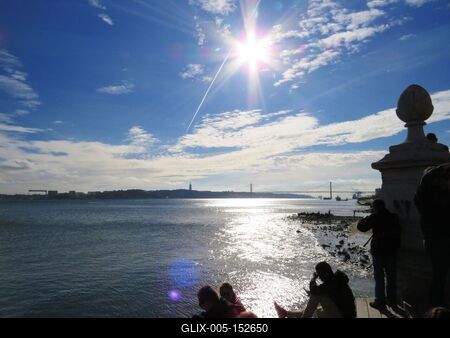 Tavaszi napsütés a Tejo folyó felett-stock-foto