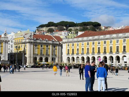 Comercio tér és Szent György vár-stock-foto