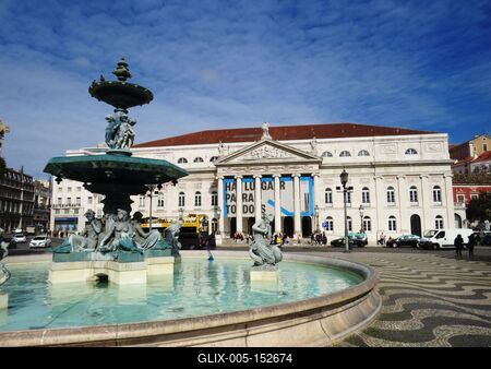 Lisszabon - Rossio tér - Nemzeti színház-stock-foto