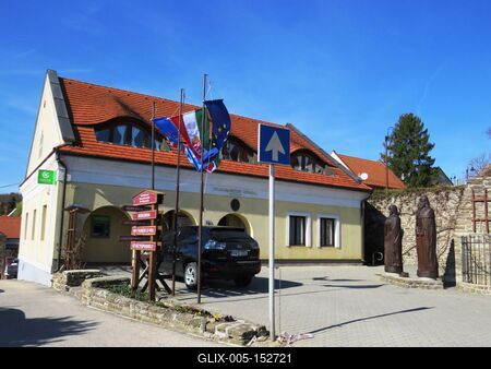 Tihanyi polgármesteri hivatal-stock-foto