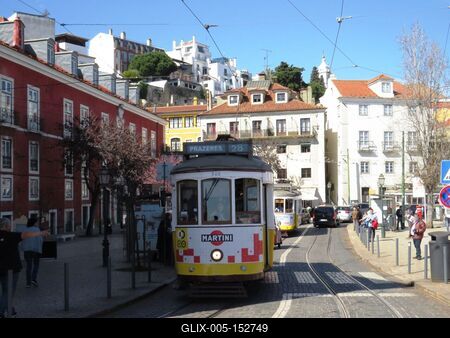 Óvárosi utca villamossal-stock-foto