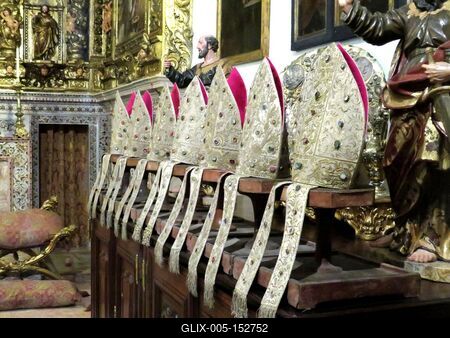 Püspöki süvegek - Lisszaboni katedrális-stock-foto