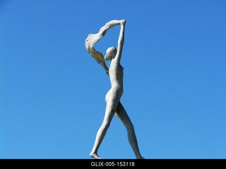 Balatonfüred, 2008. augusztus 31.Balatoni Szél. Borsos Miklós szobra 1962-bõl a balatonfüredi kikötõben.-stock-foto