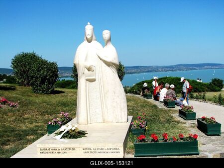 Tihany, 2008. augusztus 31.I. András király és Anasztázia királyné szobra Tihanyban, az Apátságnál. I. András alapította a tihanyi apátságot.-stock-foto
