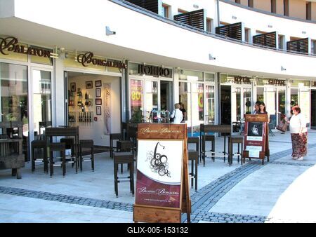 Balatonfüred, 2008. augusztus 31.Új szolgáltató park Balatonfüreden, a luxus nyaralók vidékén.-stock-foto