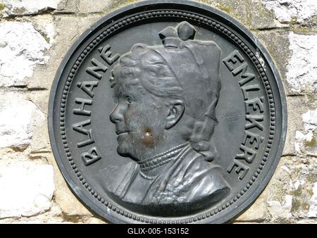 Balatonfüred, 2008. augusztus 31.Blaha Lujza emlkére állított tábla Balatonfüreden, a Tagore sétányon. Felírata: Blaháné emlékére.Sinkó András 1926-ból származó alkotása.-stock-foto