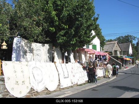 Tihany, 2008. augusztus 31.Tihanyi terítõárus bolt.-stock-foto