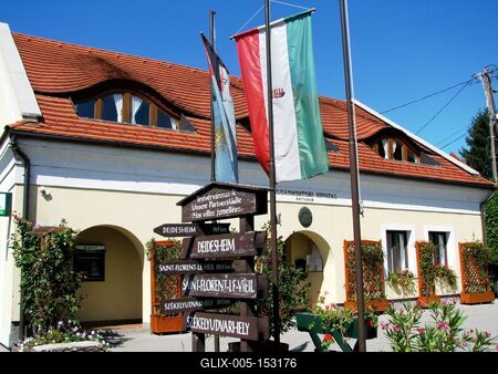 Tihany, 2008. augusztus 31.A tihanyi polgármesteri hivatal.-stock-foto