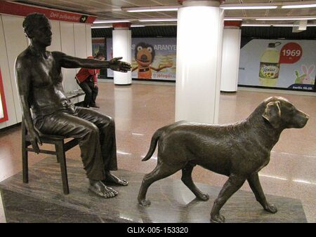 Budapest, 2014. április 13.A Teiressziász szobor a Kossuth téri metró megálló földalatti szintjén. Teiressziász a görög mitológia vak jósa volt. A szobor Oláh Mátyás 2005-ben készült alkotása.-stock-foto